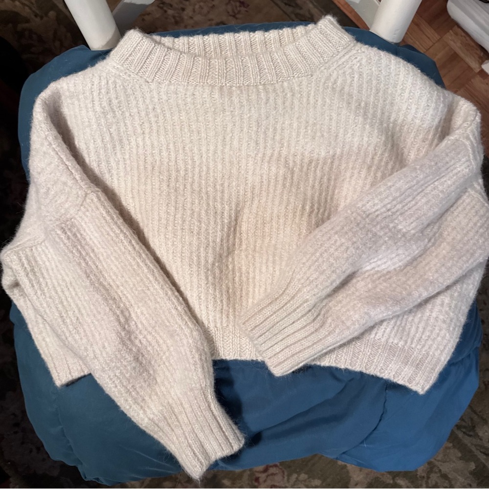 100% baby alpaca Laude the Label cropped sweater